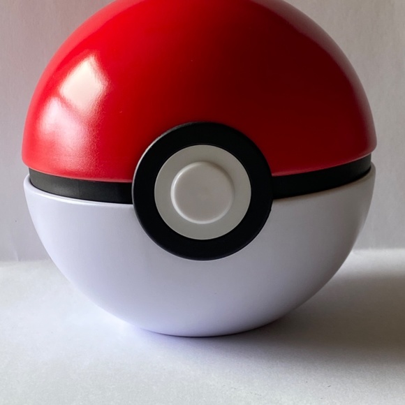 BRAND NEW Pokémon Pikachu watch price tag included - Picture 5 of 6